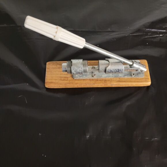 Vintage Reeds Rocket Nut Cracker Nutcracker Model 816 Made in USA - Picture 3 of 6